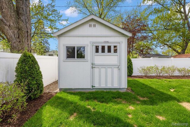 4253 Mandalay Avenue, Royal Oak, MI 48073