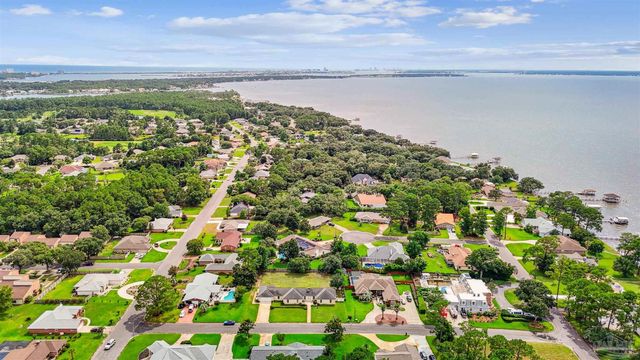 6 Pueblo Dr, Pensacola, FL 32507