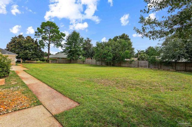 6 Pueblo Dr, Pensacola, FL 32507