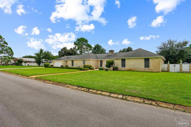 6 Pueblo Dr, Pensacola, FL 32507