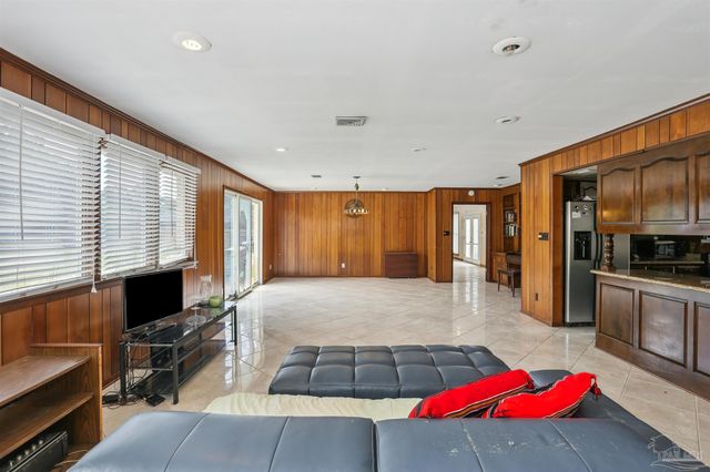 6 Pueblo Dr, Pensacola, FL 32507