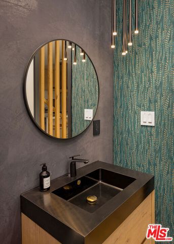 512 Rustic Drive, Los Angeles, CA 90065