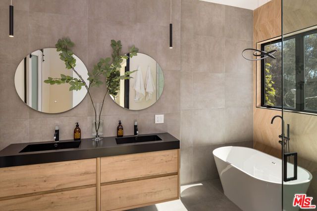 512 Rustic Drive, Los Angeles, CA 90065