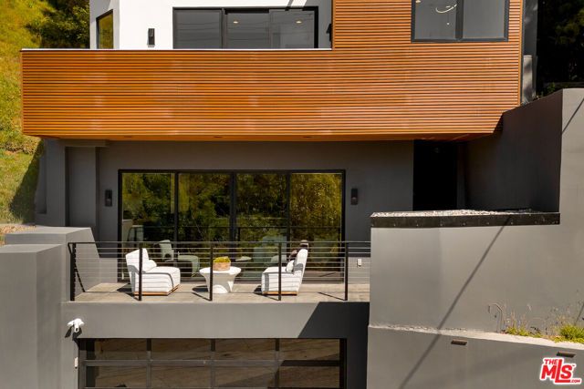 512 Rustic Drive, Los Angeles, CA 90065