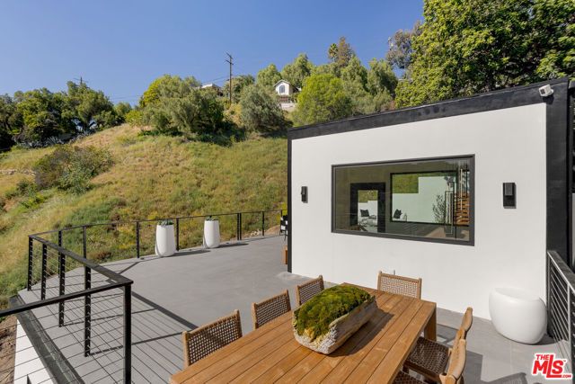 512 Rustic Drive, Los Angeles, CA 90065