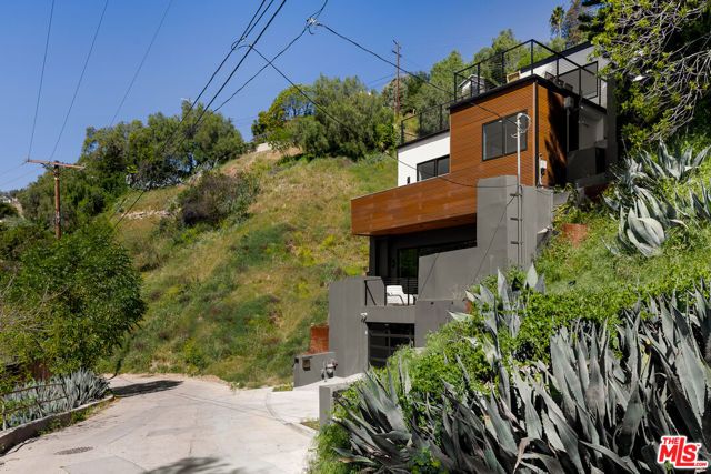 512 Rustic Drive, Los Angeles, CA 90065