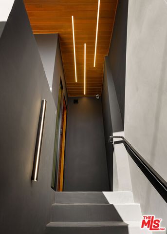 512 Rustic Drive, Los Angeles, CA 90065