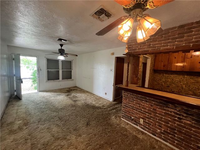 921 Ronald Dr, Corpus Christi, TX 78412