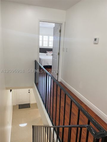 8350 SW 154th Ave 6, Miami, FL 33193