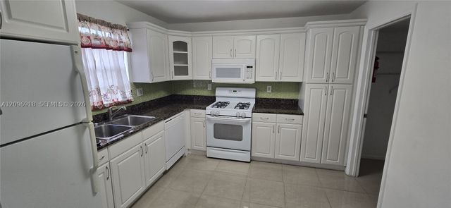 8350 SW 154th Ave 6, Miami, FL 33193