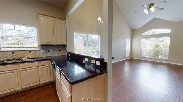 1621 Park Place, College Station, TX 77840