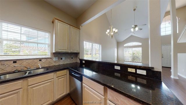 1621 Park Place, College Station, TX 77840