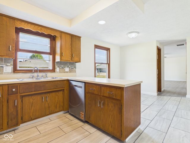 1520 E 42nd Street, Anderson, IN 46013