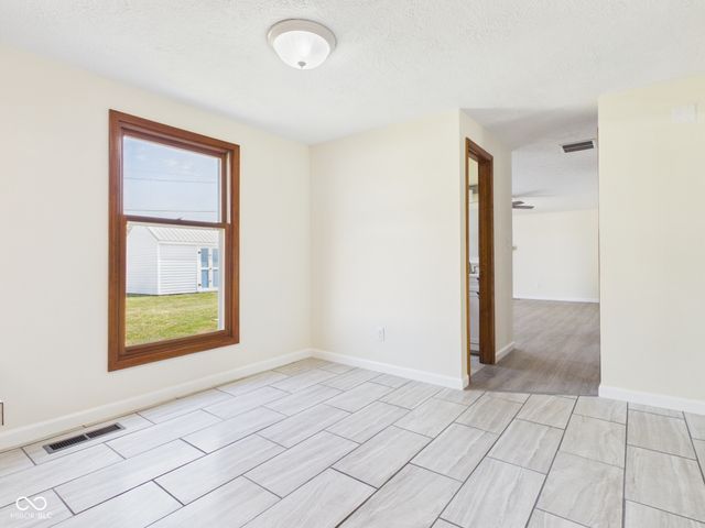 1520 E 42nd Street, Anderson, IN 46013