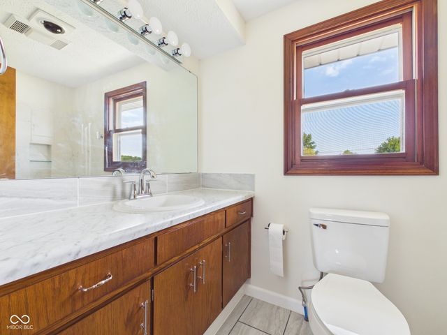 1520 E 42nd Street, Anderson, IN 46013