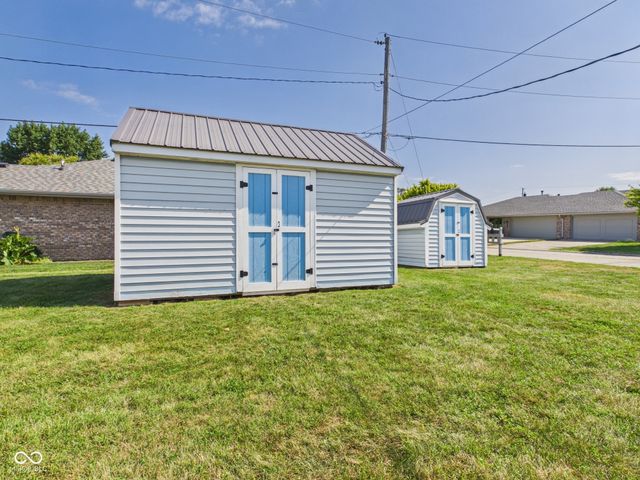 1520 E 42nd Street, Anderson, IN 46013