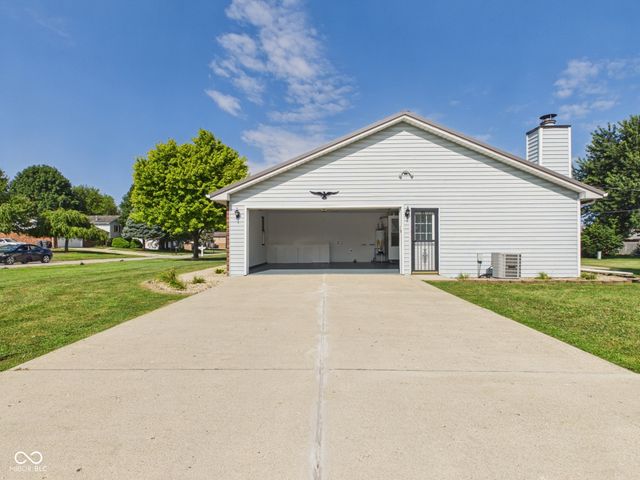 1520 E 42nd Street, Anderson, IN 46013