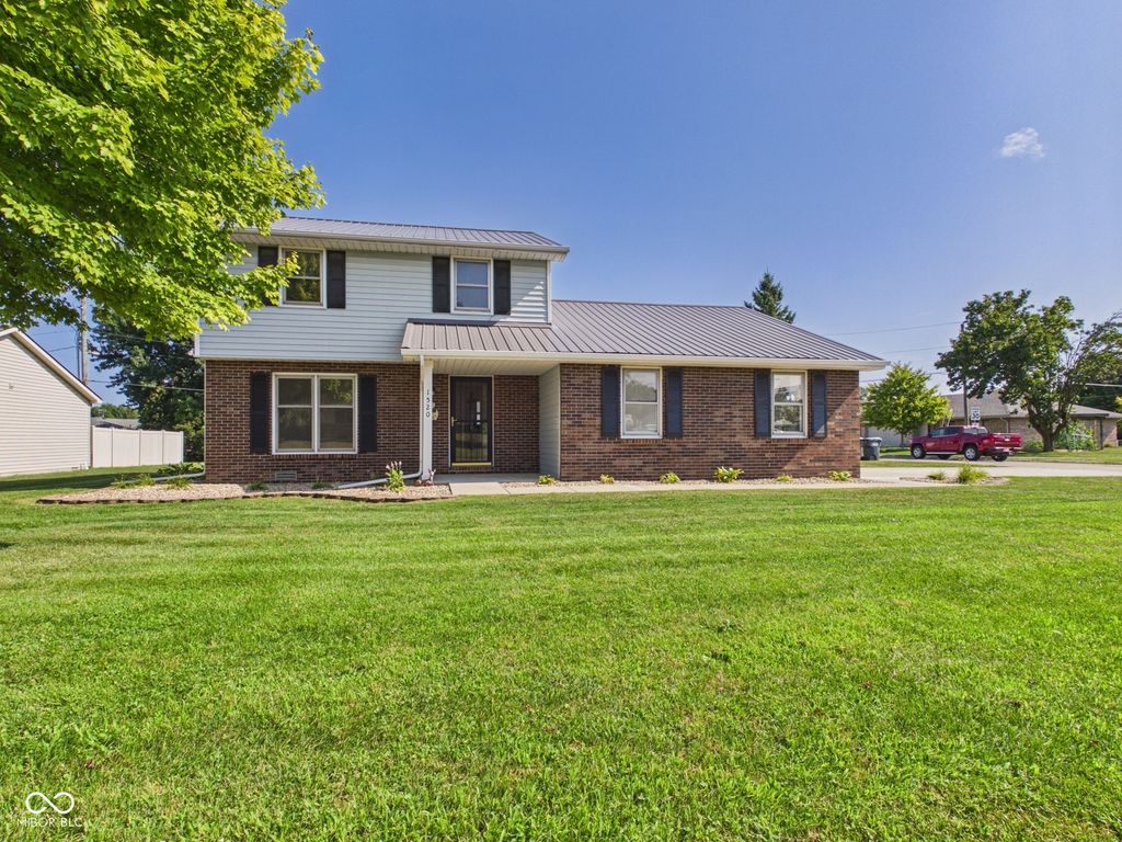 1520 E 42nd Street, Anderson, IN 46013