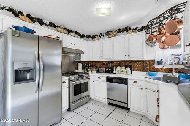 631 Bedford Lane, Manchester, NJ 08759