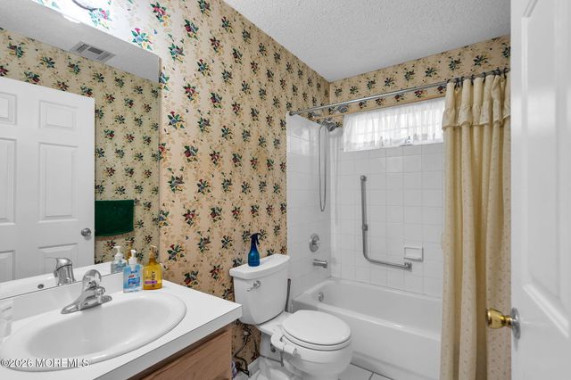 631 Bedford Lane, Manchester, NJ 08759