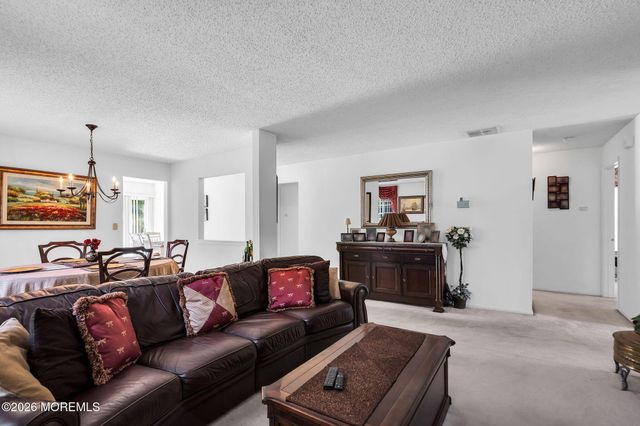 631 Bedford Lane, Manchester, NJ 08759