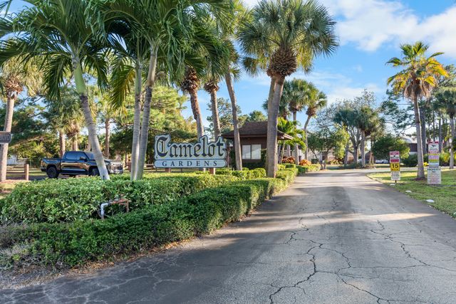 2302 SE Round Table Drive B, Port St. Lucie B, Port St Lucie, FL 34952