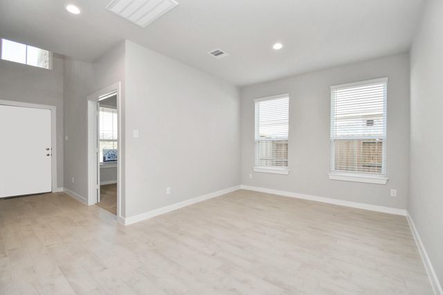 2103 Della Lakes Court, Fresno, TX 77545