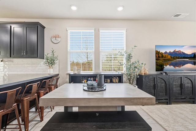 5 Huddlestone Cir, Roseville, CA 95661