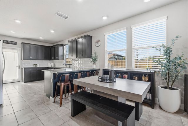 5 Huddlestone Cir, Roseville, CA 95661