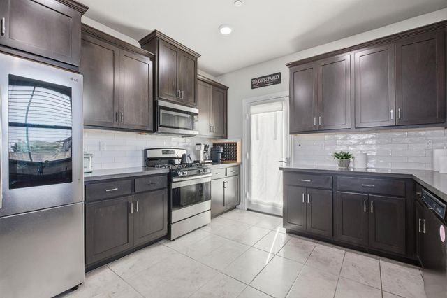 5 Huddlestone Cir, Roseville, CA 95661