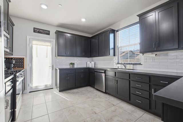 5 Huddlestone Cir, Roseville, CA 95661