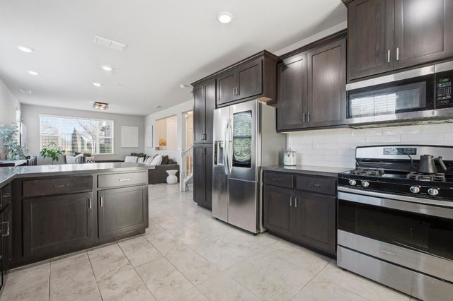 5 Huddlestone Cir, Roseville, CA 95661