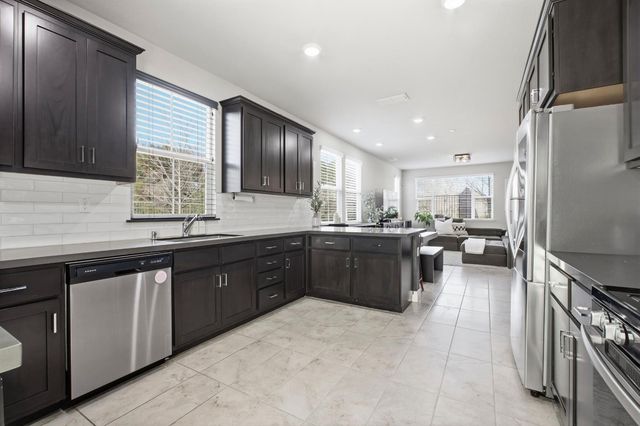 5 Huddlestone Cir, Roseville, CA 95661