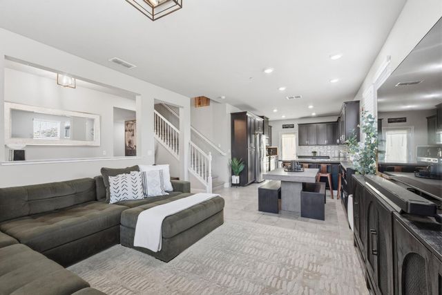 5 Huddlestone Cir, Roseville, CA 95661