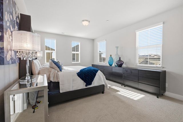 5 Huddlestone Cir, Roseville, CA 95661