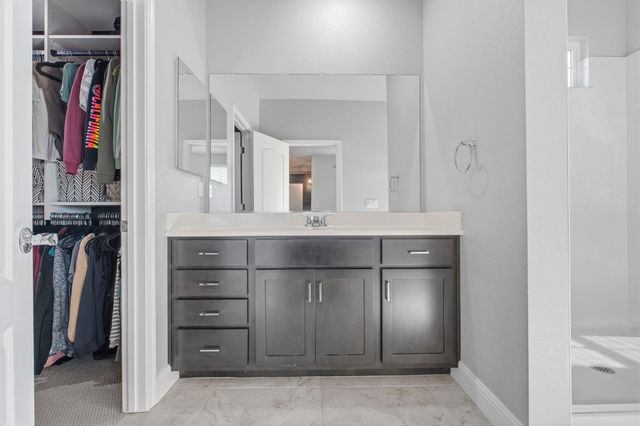 5 Huddlestone Cir, Roseville, CA 95661