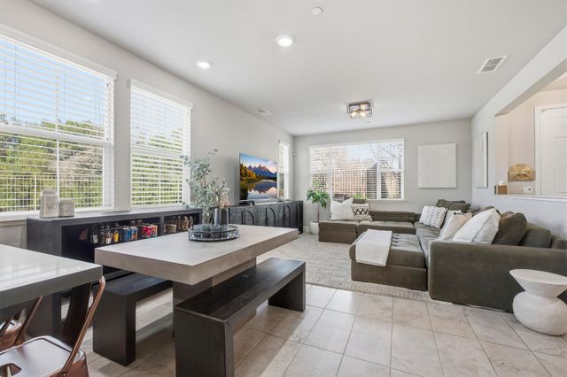 5 Huddlestone Cir, Roseville, CA 95661