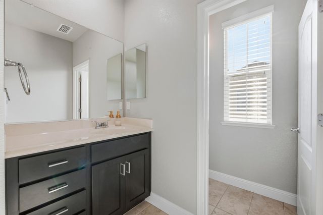 5 Huddlestone Cir, Roseville, CA 95661