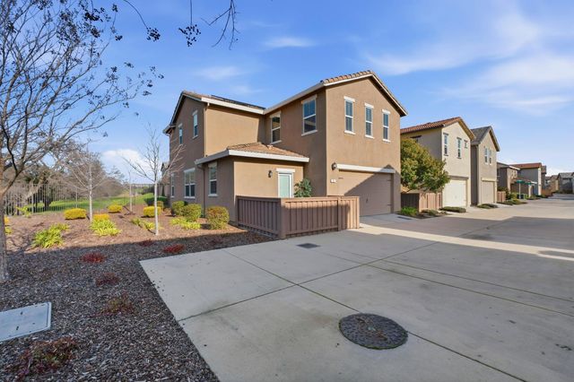 5 Huddlestone Cir, Roseville, CA 95661