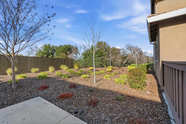 5 Huddlestone Cir, Roseville, CA 95661