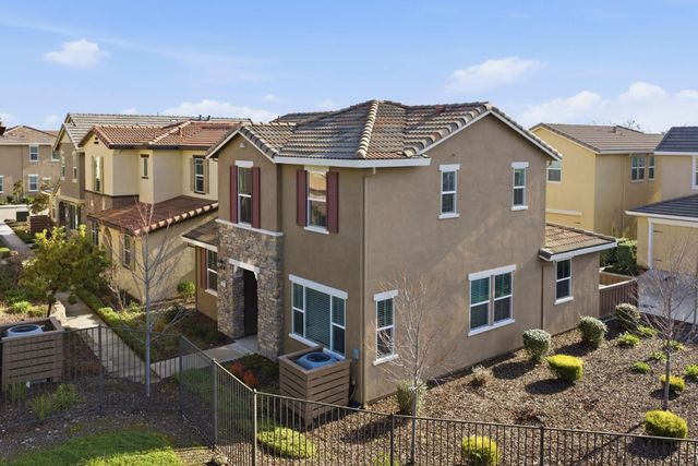 5 Huddlestone Cir, Roseville, CA 95661