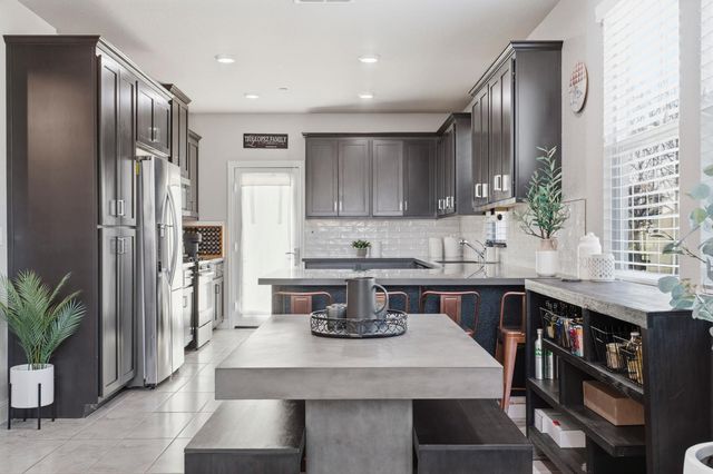 5 Huddlestone Cir, Roseville, CA 95661