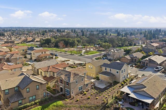 5 Huddlestone Cir, Roseville, CA 95661