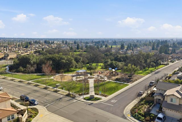 5 Huddlestone Cir, Roseville, CA 95661