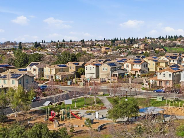 5 Huddlestone Cir, Roseville, CA 95661