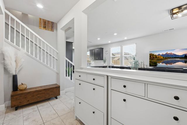 5 Huddlestone Cir, Roseville, CA 95661