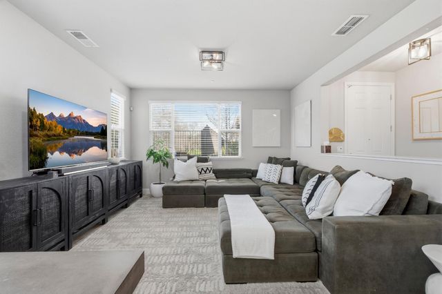 5 Huddlestone Cir, Roseville, CA 95661