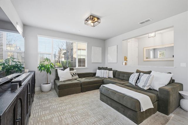 5 Huddlestone Cir, Roseville, CA 95661