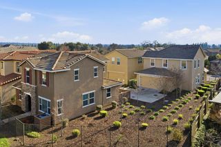 5 Huddlestone Cir, Roseville, CA 95661