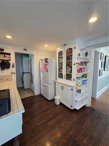 37 Eustis Avenue, Newport, RI 02840